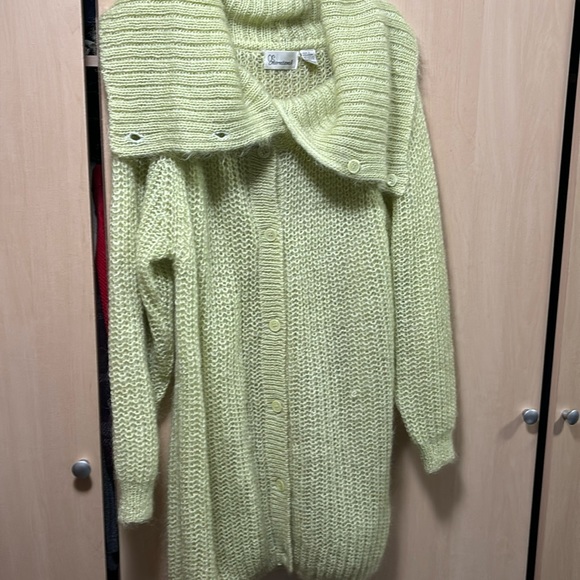 Long, fuzzy sweater - Picture 1 of 1